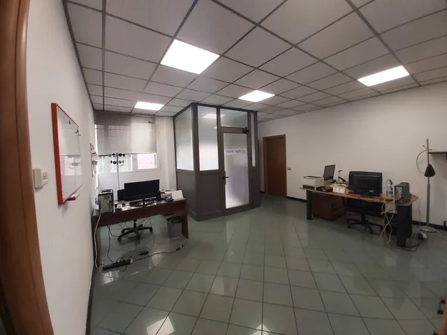 Open space degli uffici New Post con divisorio a vetri